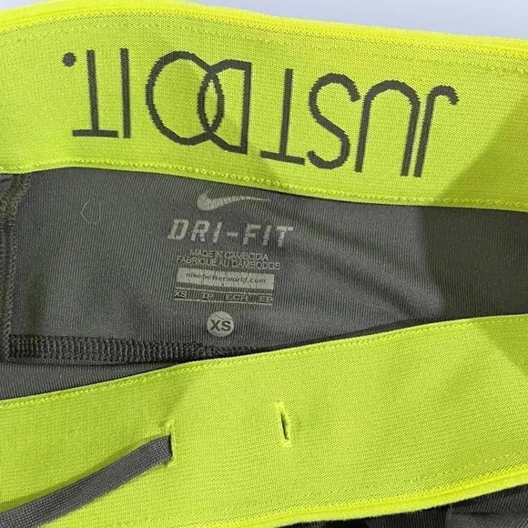 Nike Dri Fit size XS VGUC fun grey leggings with polka dots and neon waistband - Picture 12 of 13